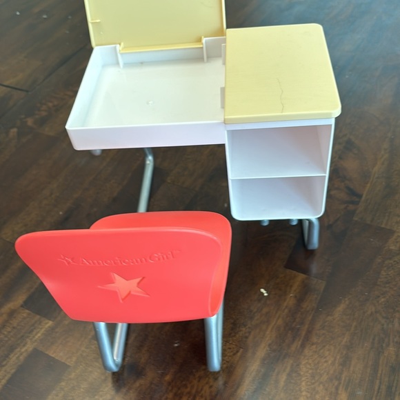 American Girl Desk. - Picture 4 of 5
